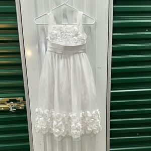 Jayne Copeland White Floral Formal Dress